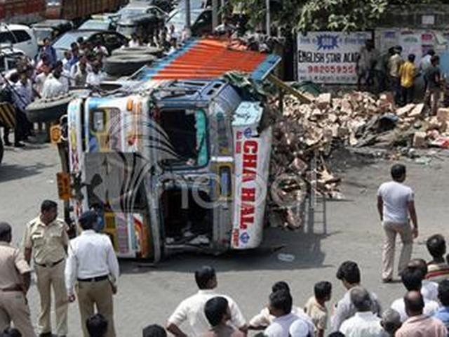 मध्यप्रदेश में दुर्घटनाग्रस्त ट्रक में मिली 84 लाख रुपये से ज्यादा की शराब मध्यप्रदेश में दुर्घटनाग्रस्त ट्रक में मिली 84 लाख रुपये से ज्यादा की शराब
