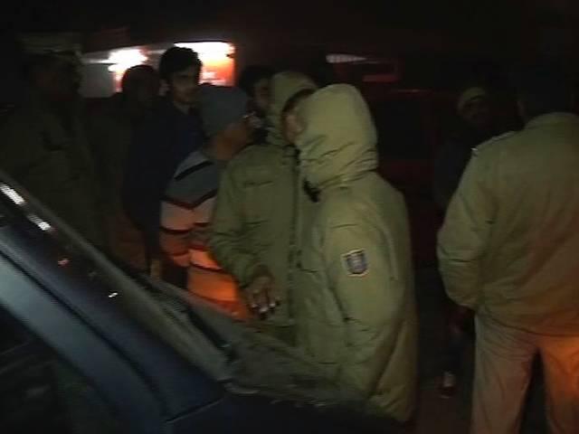 दिल्ली के मालवीय नगर में ड्रग्स और सेक्स रैकेट पर कानून मंत्री सोमनाथ भारती ने मारा छापा दिल्ली के मालवीय नगर में ड्रग्स और सेक्स रैकेट पर कानून मंत्री सोमनाथ भारती ने मारा छापा