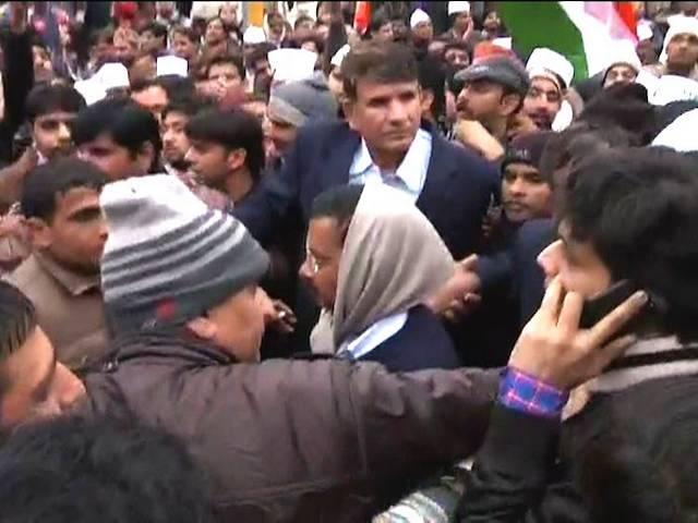 अंबेडकर के मुताबिक अराजकता के मायने: हमें क्रांति का खूनी रास्ता छोड़ना होगा अंबेडकर के मुताबिक अराजकता के मायने: हमें क्रांति का खूनी रास्ता छोड़ना होगा