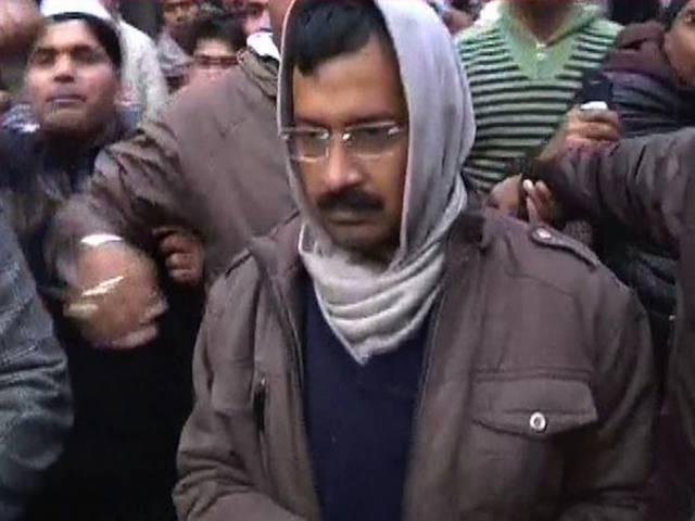 केजरीवाल की तबियत खराब, जांच के लिए अस्पताल गए केजरीवाल की तबियत खराब, जांच के लिए अस्पताल गए