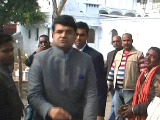 इस हरकत को कैद करने पर बिफरे केद्रीय गृह राज्य मंत्री, पत्रकार से की बदसलूकी इस हरकत को कैद करने पर बिफरे केद्रीय गृह राज्य मंत्री, पत्रकार से की बदसलूकी