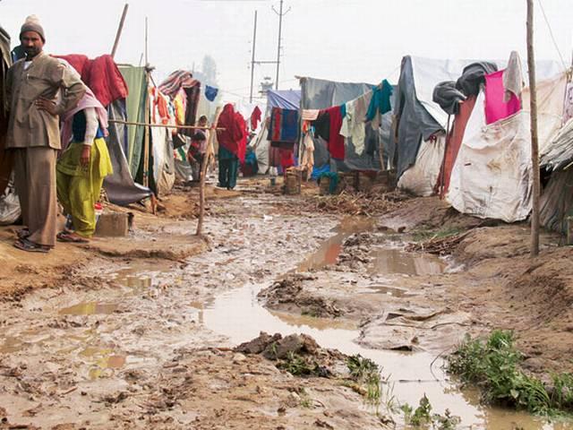 मुजफ्फरनगर: कड़ाके की ठंड से दंगे में विस्थापित परिवार में बच्ची की मौत मुजफ्फरनगर: कड़ाके की ठंड से दंगे में विस्थापित परिवार में बच्ची की मौत