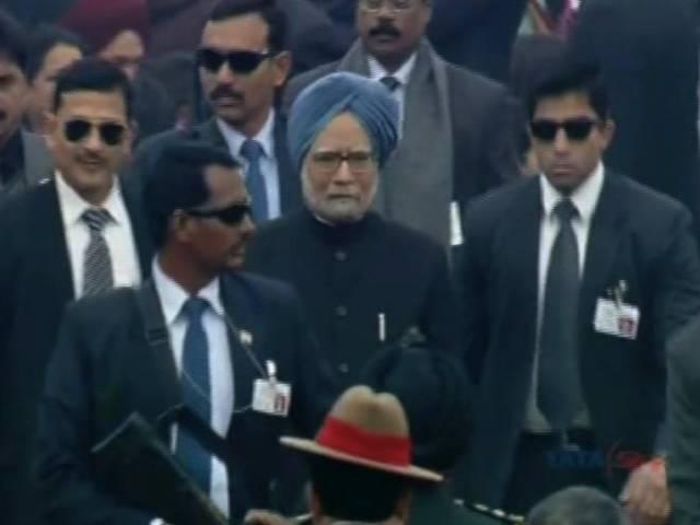 LIVE: राजपथ पर 65वें गणतंत्र का जश्न, प्रधानमंत्री ने शहीदों को श्रद्धांजलि दी LIVE: राजपथ पर 65वें गणतंत्र का जश्न, प्रधानमंत्री ने शहीदों को श्रद्धांजलि दी