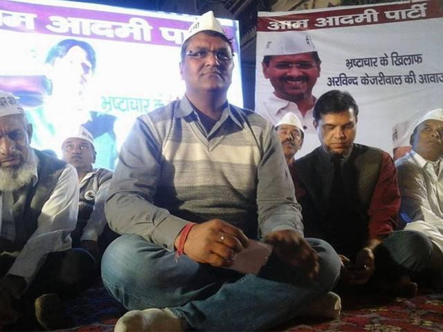 केजरीवाल के खिलाफ धरने पर बैठे बागी विधायक बिन्नी ने खत्म किया अनशन, सरकार को 10 दिन की दी मोहलत केजरीवाल के खिलाफ धरने पर बैठे बागी विधायक बिन्नी ने खत्म किया अनशन, सरकार को 10 दिन की दी मोहलत