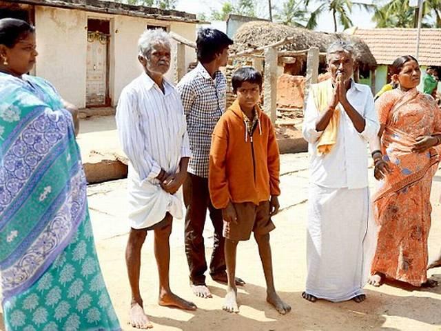 सामाजिक नाइंसाफी की घुटन में पानी और अनाज के लिए गिड़गिड़ा रहे हैं कर्नाटक के दलित सामाजिक नाइंसाफी की घुटन में पानी और अनाज के लिए गिड़गिड़ा रहे हैं कर्नाटक के दलित