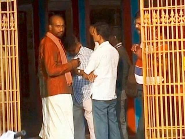 महिला वकील से शादी के लिए कोर्ट ने आजीवन कारावास भुगत रहे डॉन को पैरोल का गिफ्ट दिया महिला वकील से शादी के लिए कोर्ट ने आजीवन कारावास भुगत रहे डॉन को पैरोल का गिफ्ट दिया