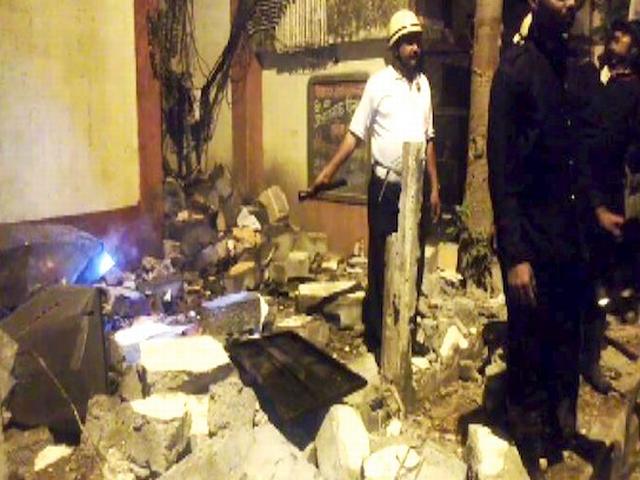 नवी मुंबई में दो सिलेंडर फटने से दो की मौत और 12 गंभीर रूप से घायल नवी मुंबई में दो सिलेंडर फटने से दो की मौत और 12 गंभीर रूप से घायल