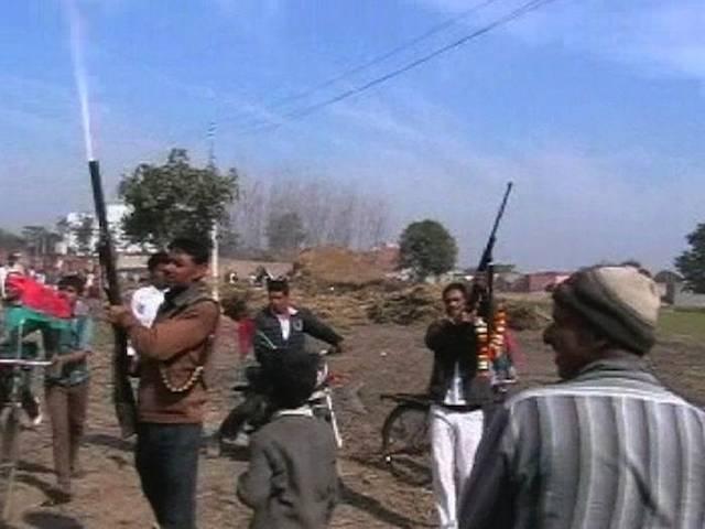 सत्ता की हनक: मेरठ में समाजवादी पार्टी विधायक की साइकिल रैली में जमकर हुई हवाई फायरिंग सत्ता की हनक: मेरठ में समाजवादी पार्टी विधायक की साइकिल रैली में जमकर हुई हवाई फायरिंग