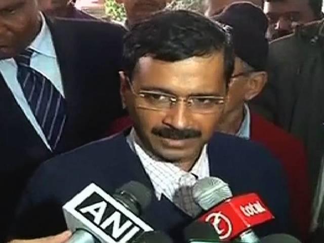 जनलोकपाल बिल पर झुकने को तैयार नहीं केजरीवाल, एलजी को बताएंगे अपने पांच संविधान विशेषज्ञों की राय जनलोकपाल बिल पर झुकने को तैयार नहीं केजरीवाल, एलजी को बताएंगे अपने पांच संविधान विशेषज्ञों की राय