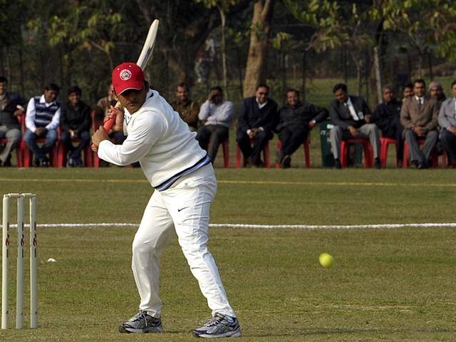 जब सीएम अखिलेश ने थामा बल्ला तो जीत गई सरकार जब सीएम अखिलेश ने थामा बल्ला तो जीत गई सरकार