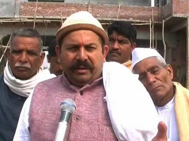 खाप पंचायत के मुखिया नरेश टिकैत का विवादास्पद बयान, एक गोत्र में शादी की सजा मर्डर खाप पंचायत के मुखिया नरेश टिकैत का विवादास्पद बयान, एक गोत्र में शादी की सजा मर्डर