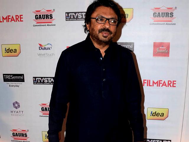 हैपी बर्थडे: संजय लीला भंसाली 51 के हुए, कहा- अकेले मनाऊंगा जन्मदिन हैपी बर्थडे: संजय लीला भंसाली 51 के हुए, कहा- अकेले मनाऊंगा जन्मदिन