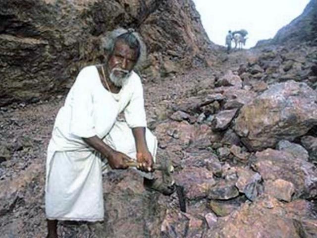 आमिर खान पहुंचे बिहर के 'माउंटेन मैन' के गांव, नहीं खाया उनके घर का खाना आमिर खान पहुंचे बिहर के ‘माउंटेन मैन’ के गांव, नहीं खाया उनके घर का खाना