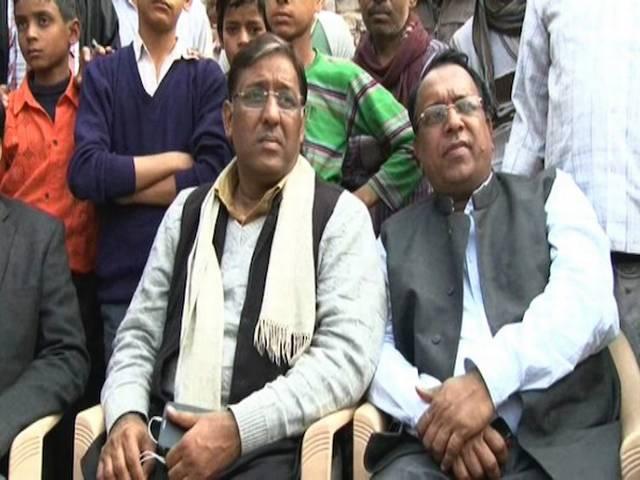 'आप' के विधायक राजेश गर्ग को लोगों ने बंधक बनाया, कहा- चुनाव से पहले जो वादे किए थे वह पूरे करो ‘आप’ के विधायक राजेश गर्ग को लोगों ने बंधक बनाया, कहा- चुनाव से पहले जो वादे किए थे वह पूरे करो