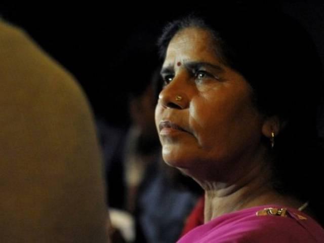 अति महत्वाकांक्षा और कांग्रेसभक्ति ने संपत पाल को गुलाबी गैंग से बाहर निकलवाया अति महत्वाकांक्षा और कांग्रेसभक्ति ने संपत पाल को गुलाबी गैंग से बाहर निकलवाया