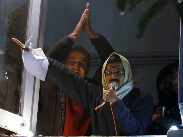 केजरीवाल के साथ खाना है तो 10 हजार चुकाना है! केजरीवाल के साथ खाना है तो 10 हजार चुकाना है!
