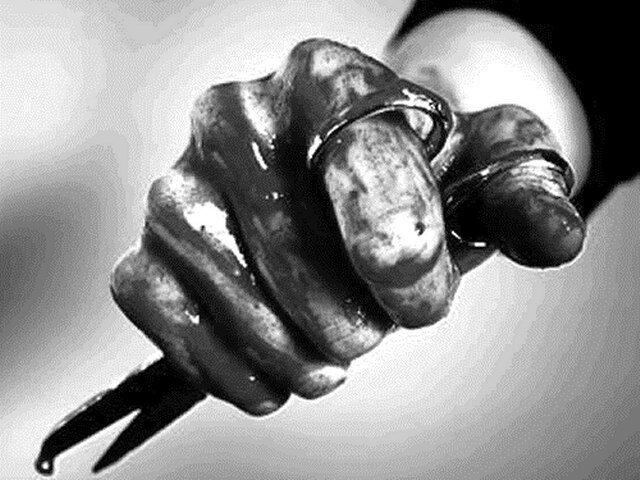 प्रेमिका का खौफनाक बदला: प्रेमी का लिंग कैंची से काटकर फ्लश में बहा दिया और सिर पर हथौड़े से वार कर मार डाला प्रेमिका का खौफनाक बदला: प्रेमी का लिंग कैंची से काटकर फ्लश में बहा दिया और सिर पर हथौड़े से वार कर मार डाला