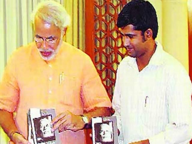 मोदी की जीवनी लिखने वाले लेखक प्रताप सिम्हा को मिला बीजेपी से टिकट, मैसूर से लड़ेंगे चुनाव मोदी की जीवनी लिखने वाले लेखक प्रताप सिम्हा को मिला बीजेपी से टिकट, मैसूर से लड़ेंगे चुनाव