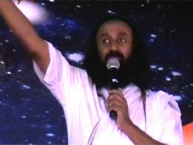 जिंदगी जीने का गुर सीखाने वाले श्री श्री पर चढ़ा राजनीतिक बुखार जिंदगी जीने का गुर सीखाने वाले श्री श्री पर चढ़ा राजनीतिक बुखार