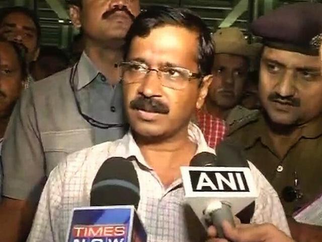 मीडियावालों को जेल भेजने के बयान पर केजरीवाल कायम, अब बैंगलोर में बोले -कुछ चैनलों ने किया गुजरात के विकास का झूठा प्रचार मीडियावालों को जेल भेजने के बयान पर केजरीवाल कायम, अब बैंगलोर में बोले -कुछ चैनलों ने किया गुजरात के विकास का झूठा प्रचार