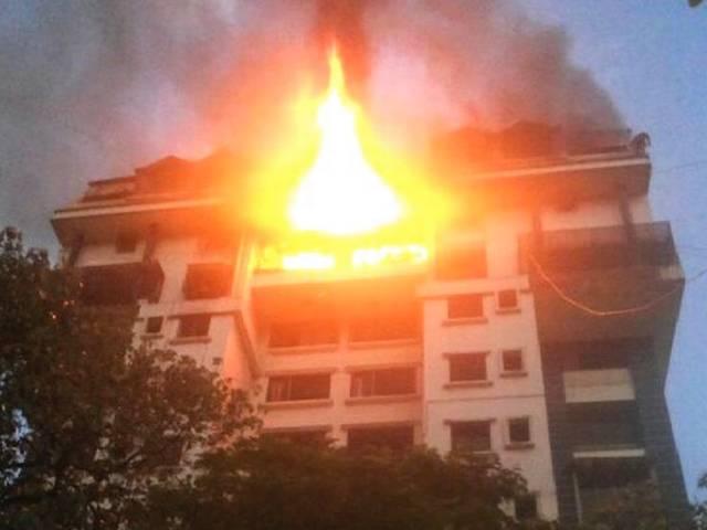 मुंबई से सटे ठाणे के समता नगर में आग से दो लोगों की मौत, तीन जख्मी मुंबई से सटे ठाणे के समता नगर में आग से दो लोगों की मौत, तीन जख्मी