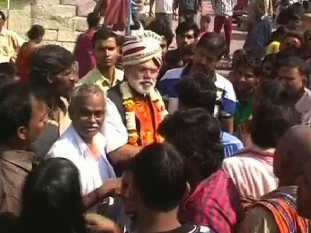नरेंद्र मोदी के लिए गुजरात से भी टिकट की मांग, वाराणसी में प्रचार के लिए पहुंचे मोदी के हमशक्ल नरेंद्र मोदी के लिए गुजरात से भी टिकट की मांग, वाराणसी में प्रचार के लिए पहुंचे मोदी के हमशक्ल