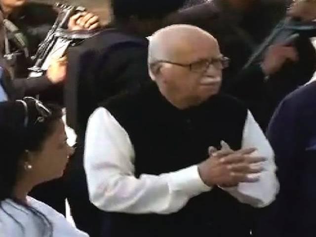मान गये आडवाणी, गांधी नगर से ही लड़ेंगे चुनाव मान गये आडवाणी, गांधी नगर से ही लड़ेंगे चुनाव