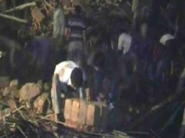 फरीदाबाद में एक निर्माणाधीन इमारत गिरने से एक मजदूर की मौत, तीन घायल फरीदाबाद में एक निर्माणाधीन इमारत गिरने से एक मजदूर की मौत, तीन घायल