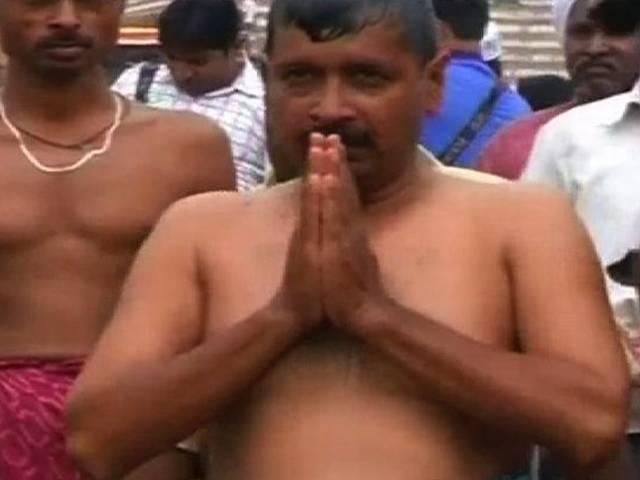 सियासत में धर्म का कॉकटेल कर रहे हैं केजरीवाल! सियासत में धर्म का कॉकटेल कर रहे हैं केजरीवाल!