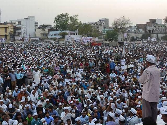 वाराणसी में मोदी के खिलाफ चुनाव लड़ने का ऐलान किया केजरीवाल ने वाराणसी में मोदी के खिलाफ चुनाव लड़ने का ऐलान किया केजरीवाल ने
