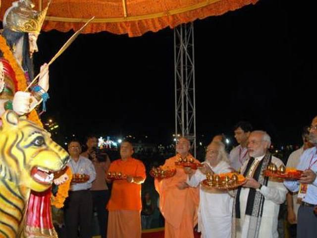 नवरात्र से पहले बनारस बौराया: हर-हर मोदी के बाद अब 'या मोदी सर्वभूतेषु...!' नवरात्र से पहले बनारस बौराया: हर-हर मोदी के बाद अब ‘या मोदी सर्वभूतेषु…!’
