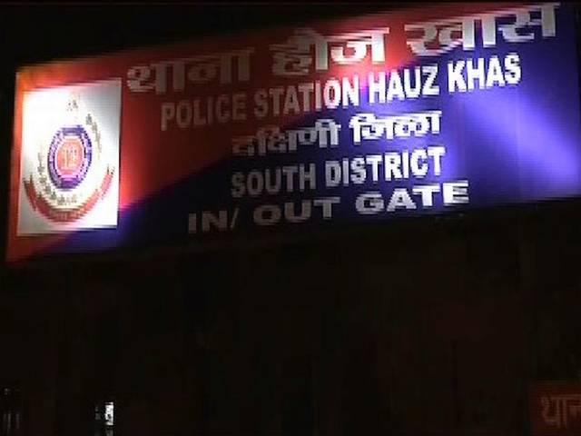 दिल्ली में महिला के साथ गैंगरेप, ऑटो से जा रही दो लड़कियों को अगवा करने की कोशिश दिल्ली में महिला के साथ गैंगरेप, ऑटो से जा रही दो लड़कियों को अगवा करने की कोशिश