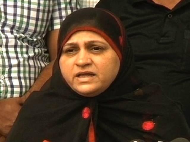 मुख्तार अब्बास नकवी के घर धरने पर बैठीं साबिर अली की पत्नी, भटकल से रिश्ते के आरोपों पर माफी की मांग मुख्तार अब्बास नकवी के घर धरने पर बैठीं साबिर अली की पत्नी, भटकल से रिश्ते के आरोपों पर माफी की मांग