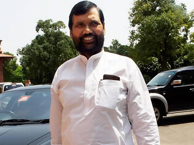 हाजीपुर में पानी-पानी हुए पासवान, वोटर ने पूछा- पांच साल बाद कैसे आई याद हाजीपुर में पानी-पानी हुए पासवान, वोटर ने पूछा- पांच साल बाद कैसे आई याद