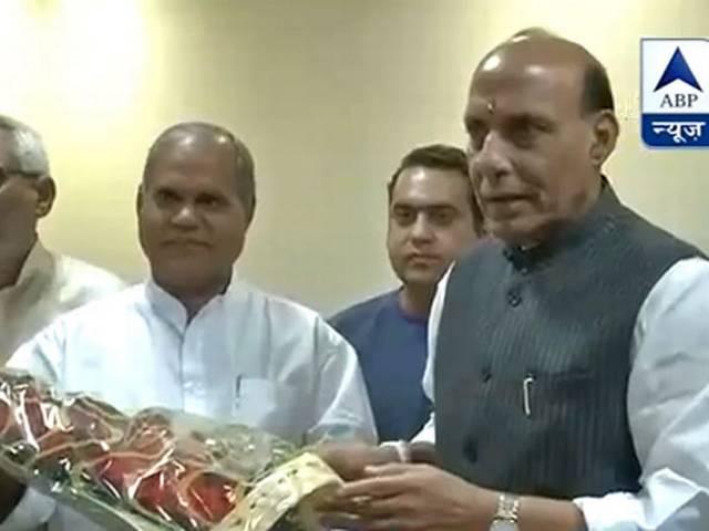 चुनाव से हफ्ते भर पहले गौतम बुद्धनगर-नोएडा सीट से कांग्रेस के उम्मीदवार ने मैदान छोड़ा, बीजेपी में हुए शामिल चुनाव से हफ्ते भर पहले गौतम बुद्धनगर-नोएडा सीट से कांग्रेस के उम्मीदवार ने मैदान छोड़ा, बीजेपी में हुए शामिल