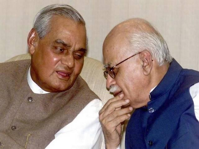 मोदी की वाजपेयी से तुलना नहीं की जा सकती: आडवाणी मोदी की वाजपेयी से तुलना नहीं की जा सकती: आडवाणी