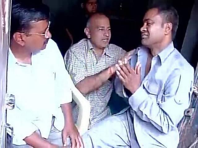 ऑटो ड्राइवर लाली ने केजरीवाल से मांगी माफी, कहा- हीरो नंबर वन ऑटो ड्राइवर लाली ने केजरीवाल से मांगी माफी, कहा- हीरो नंबर वन