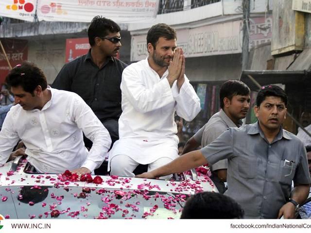 रोड शो करने के बाद राहुल गांधी अमेठी में नामांकन दाखिल किया रोड शो करने के बाद राहुल गांधी अमेठी में नामांकन दाखिल किया
