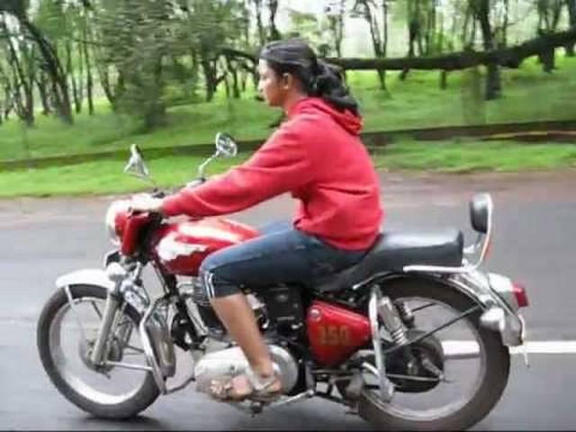 दिल्ली परिवहन ने महिलाओं के लिए हेलमेट अनिवार्य बनाने की अनुमती मांगी दिल्ली परिवहन ने महिलाओं के लिए हेलमेट अनिवार्य बनाने की अनुमती मांगी