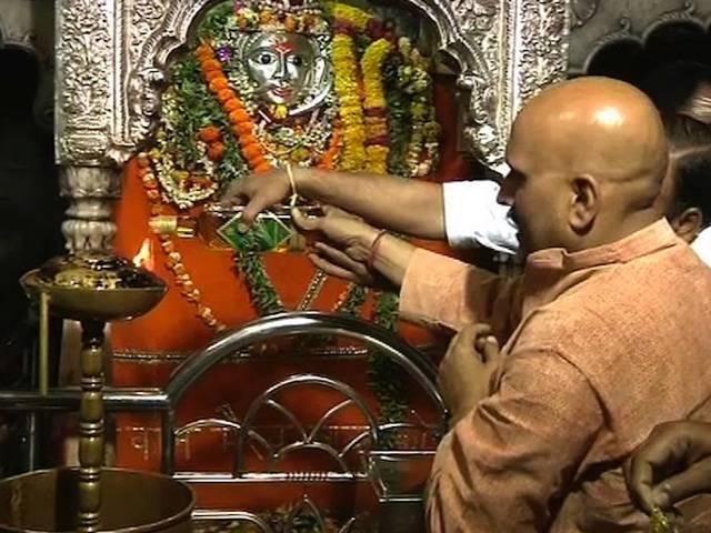 मोदी को पछाड़ने के लिए अजय राय ने काल भैरव को चढ़ाया शराब का प्रसाद मोदी को पछाड़ने के लिए अजय राय ने काल भैरव को चढ़ाया शराब का प्रसाद