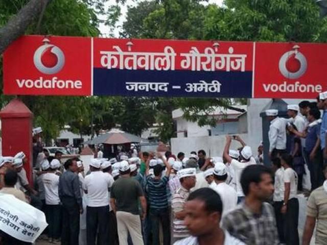 धमकी देने वाले कांग्रेसी कार्यकर्ता के साथ कुमार विश्वास पर भी हंगामा करने का केस दर्ज धमकी देने वाले कांग्रेसी कार्यकर्ता के साथ कुमार विश्वास पर भी हंगामा करने का केस दर्ज