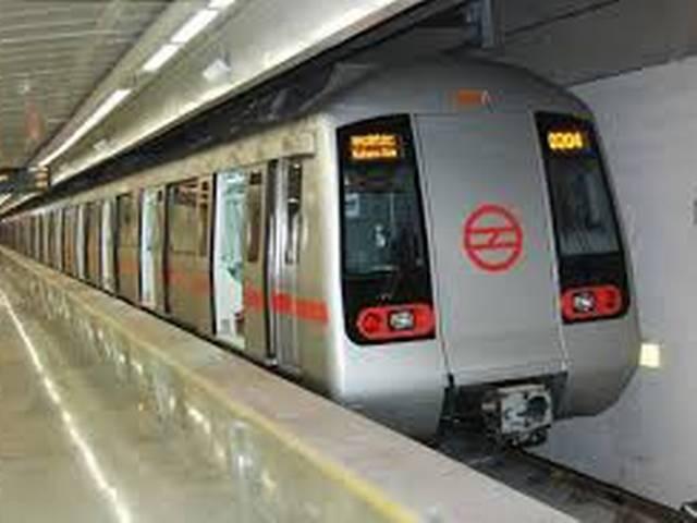 दिल्ली मेट्रो में कुल जेबकतरों में 94 प्रतिशत महिलाएं दिल्ली मेट्रो में कुल जेबकतरों में 94 प्रतिशत महिलाएं