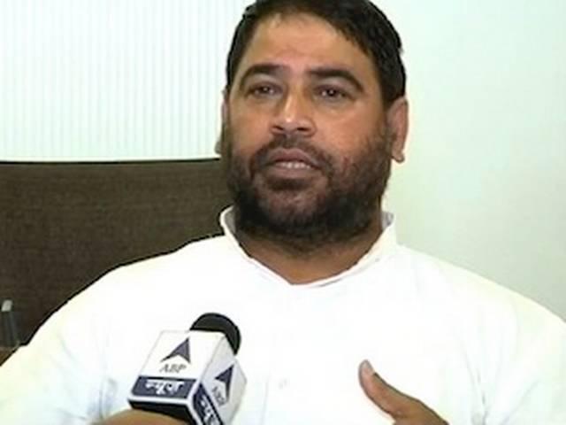 लालू के साले साधु यादव ने महाराजगंज से नामांकन वापस लिया, मोदी को कहा हिटलर तो नीतीश को बताया विकास पुरुष लालू के साले साधु यादव ने महाराजगंज से नामांकन वापस लिया, मोदी को कहा हिटलर तो नीतीश को बताया विकास पुरुष