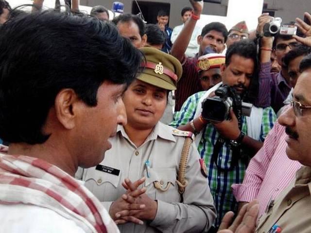 राजीव गांधी ने 84 में रखी पुल की आधारशिला, अब 2014 में विश्वास से काम पूरा कराने की अपील राजीव गांधी ने 84 में रखी पुल की आधारशिला, अब 2014 में विश्वास से काम पूरा कराने की अपील