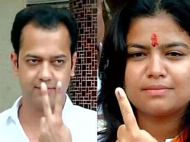 बॉलीवुड में दिखा वोट डालने का जोश, पहुंचे सभी सितारे बॉलीवुड में दिखा वोट डालने का जोश, पहुंचे सभी सितारे