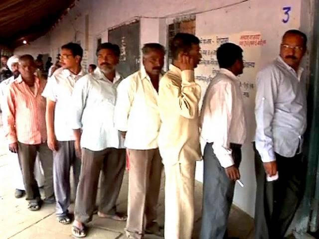 छत्तीसगढ़ के सात लोकसभा क्षेत्रों में मतदान जारी, चार बजे तक 56 फीसदी मतदान छत्तीसगढ़ के सात लोकसभा क्षेत्रों में मतदान जारी, चार बजे तक 56 फीसदी मतदान
