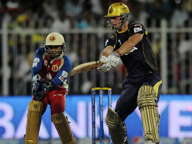 IPL: बेंगलूर पर केकेआर की रोमांचक जीत, क्रिस लिन बने हीरो IPL: बेंगलूर पर केकेआर की रोमांचक जीत, क्रिस लिन बने हीरो