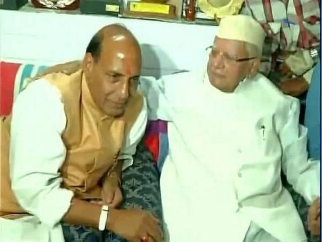 ABP LIVE: मोदी के गढ़ में राहुल गांधी, कहा- अडानी के पैसों से हो रही मोदी की मार्केटिंग ABP LIVE: मोदी के गढ़ में राहुल गांधी, कहा- अडानी के पैसों से हो रही मोदी की मार्केटिंग