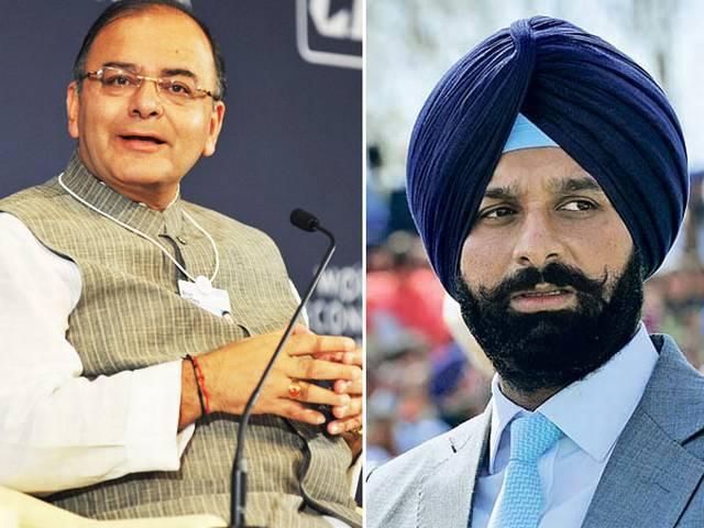गुरबाणी की तुक से छेडछाड के मामले में बिक्रम सिंह मजीठिया को कोर्ट ने नोटिस जारी किया गुरबाणी की तुक से छेडछाड के मामले में बिक्रम सिंह मजीठिया को कोर्ट ने नोटिस जारी किया