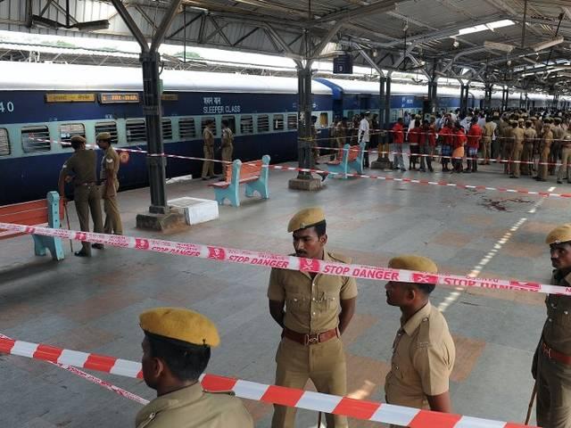 चेन्नई ट्रेन धमाके: सबूत न मिलने पर हिरासत में लिए गए दोनों संदिग्ध छोड़े गए चेन्नई ट्रेन धमाके: सबूत न मिलने पर हिरासत में लिए गए दोनों संदिग्ध छोड़े गए